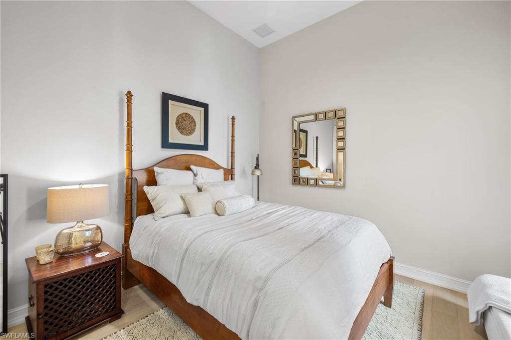 7591 MOORGATE POINT WAY