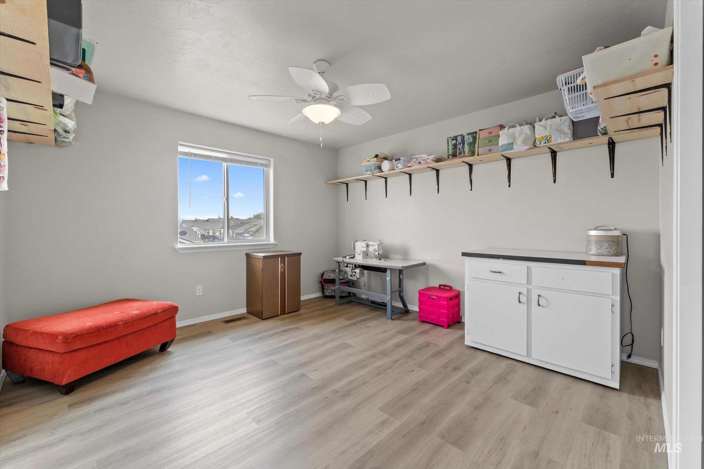 675 SW Nugget St
