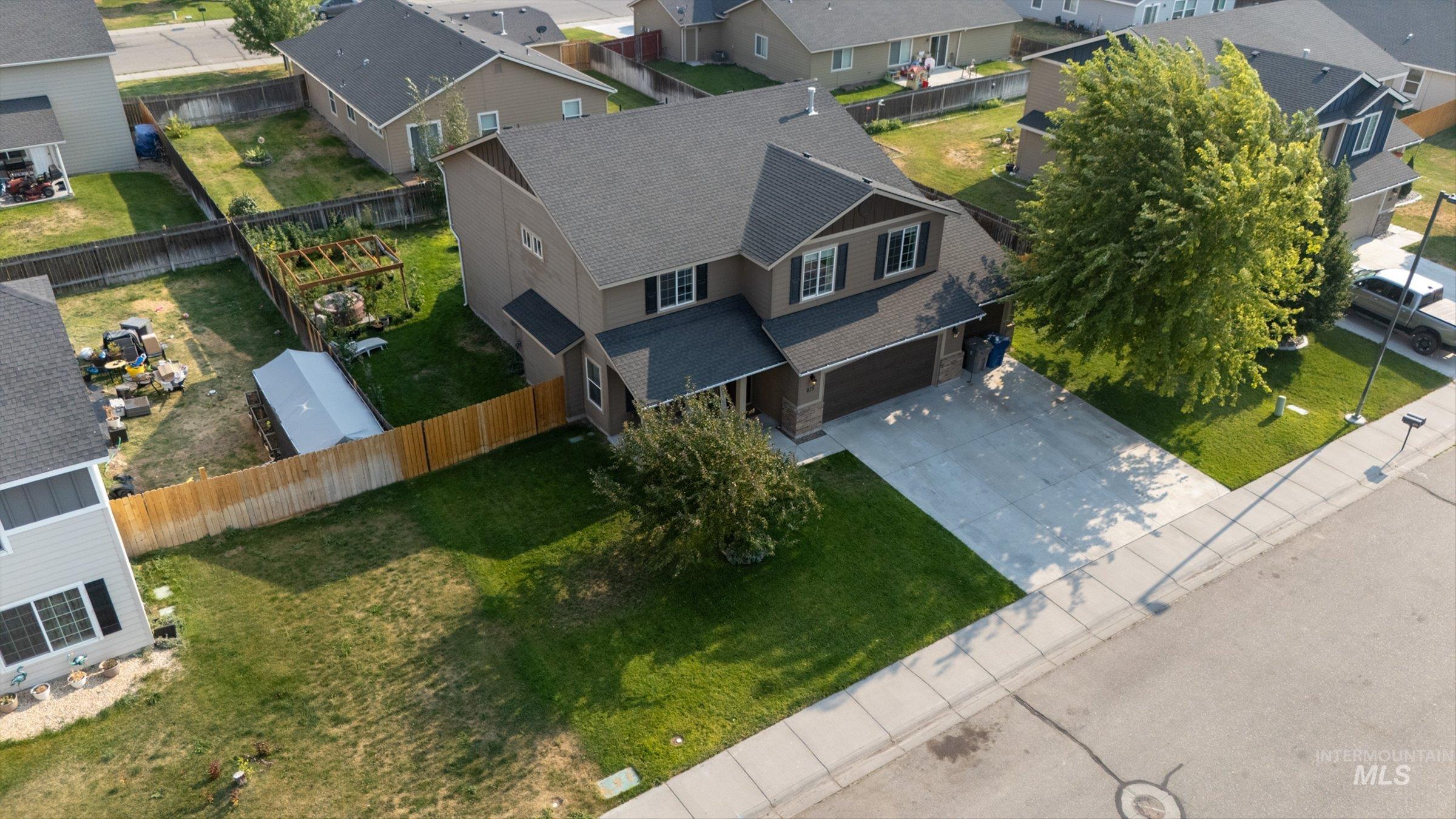 675 SW Nugget St