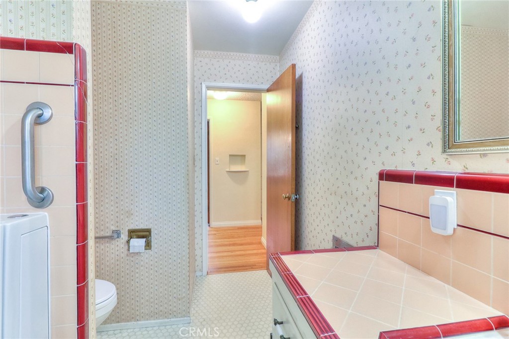 611 E Whitcomb Avenue