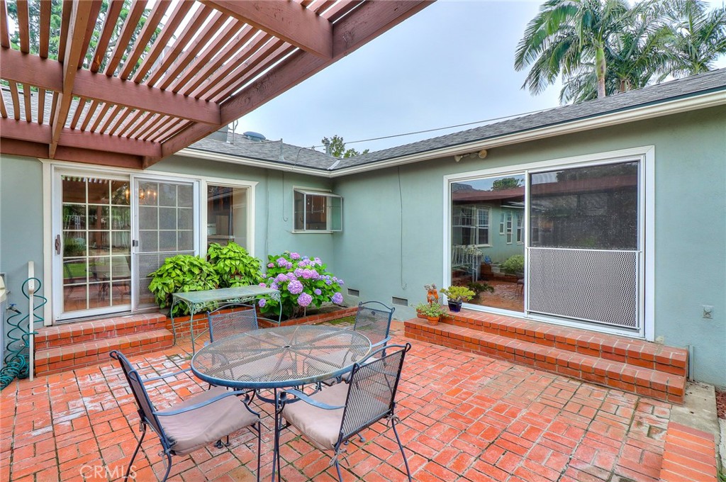 611 E Whitcomb Avenue