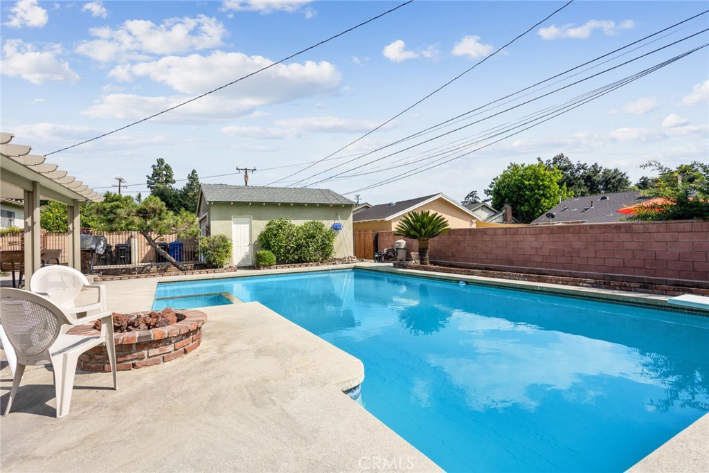 1040 E Comstock Avenue