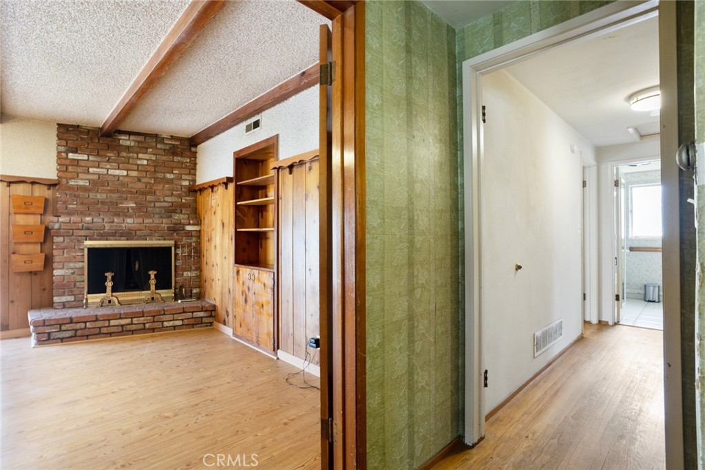 1040 E Comstock Avenue