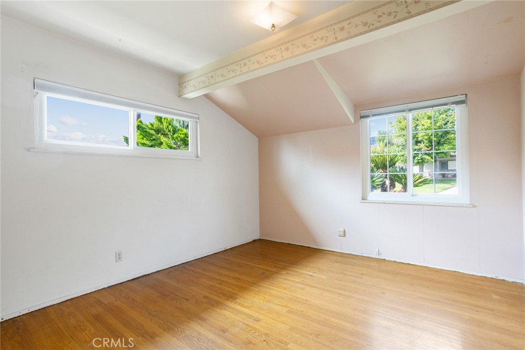 1040 E Comstock Avenue