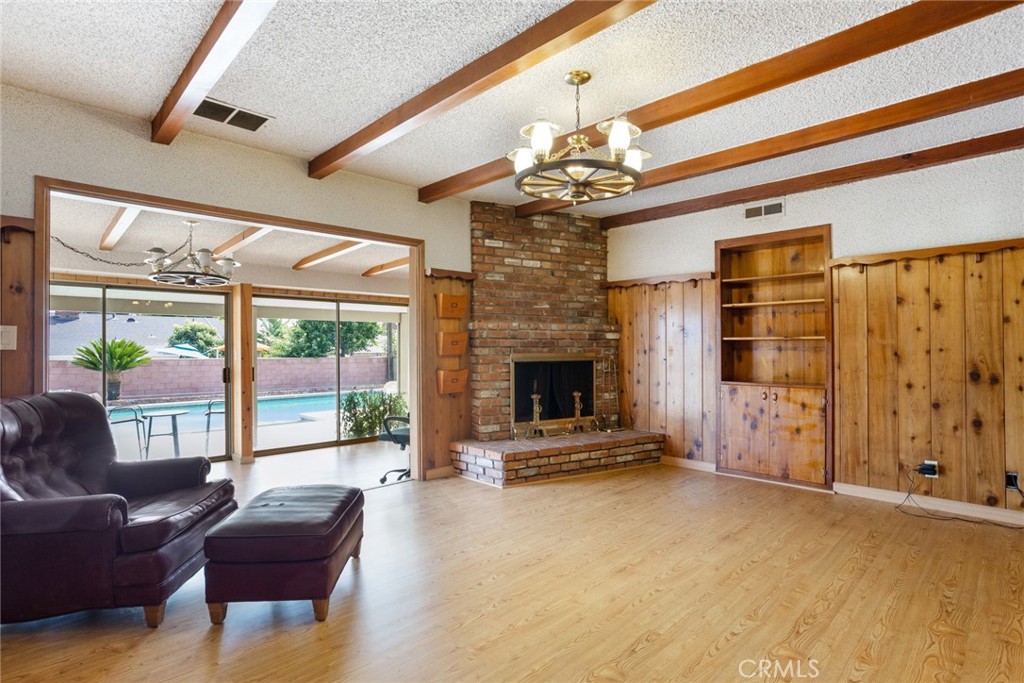 1040 E Comstock Avenue