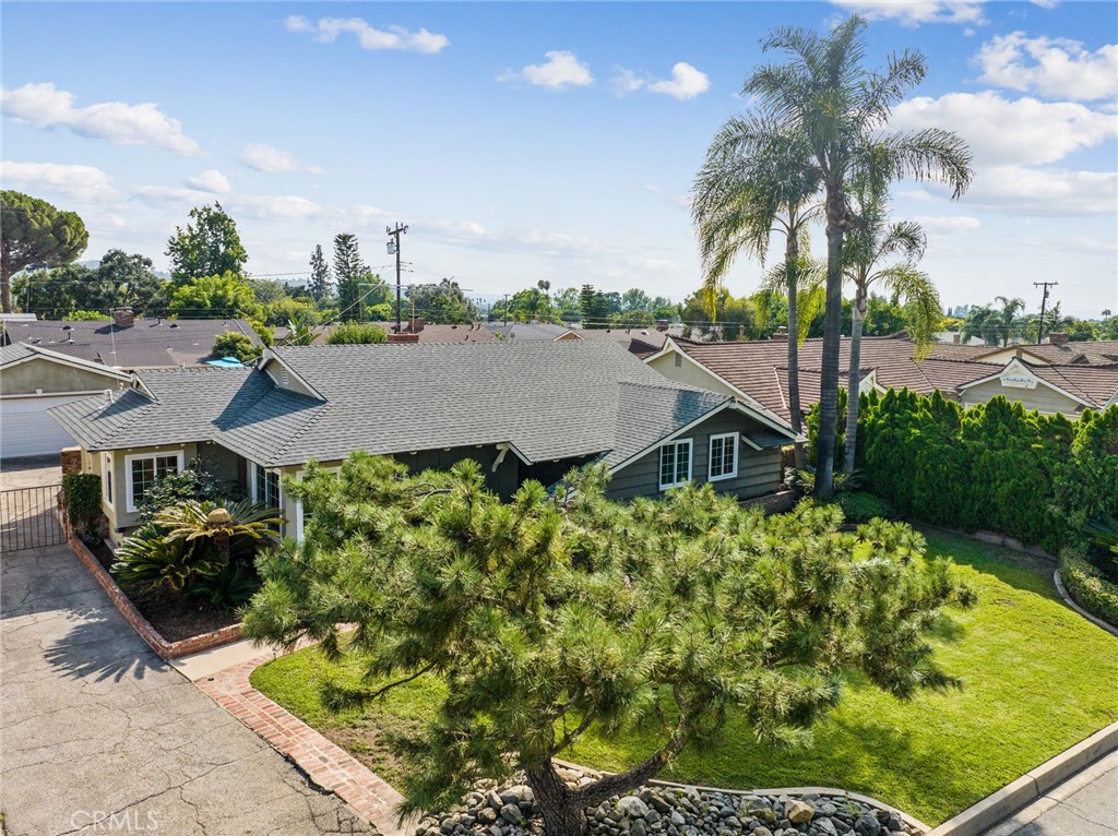 1040 E Comstock Avenue