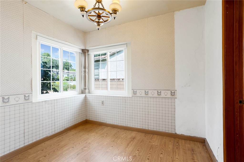 1040 E Comstock Avenue