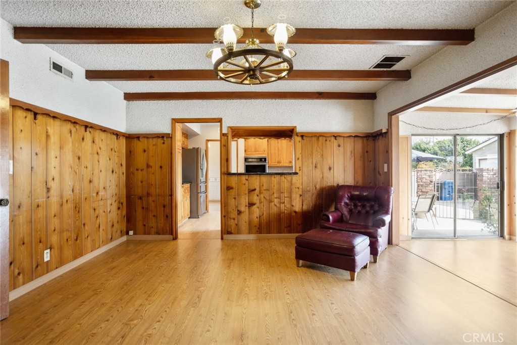 1040 E Comstock Avenue