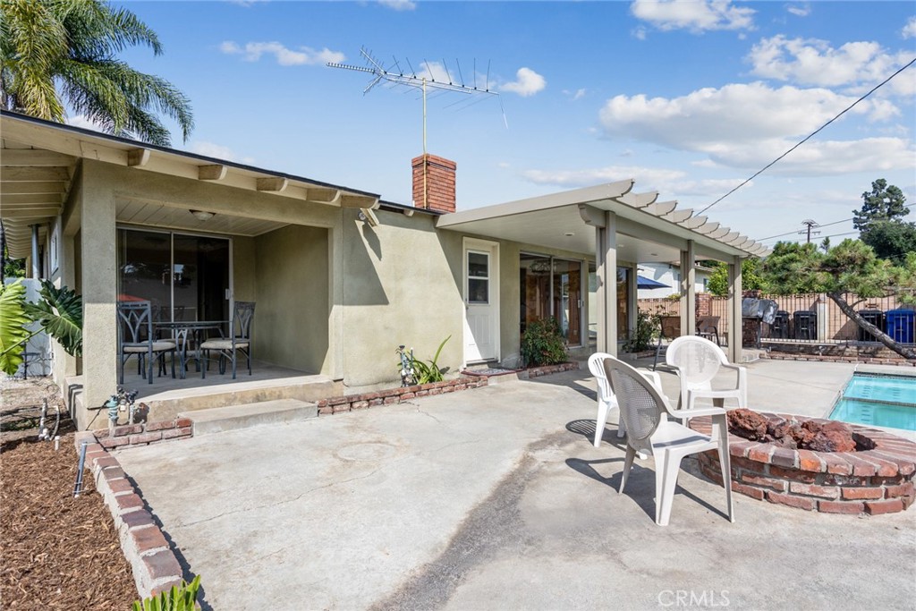 1040 E Comstock Avenue