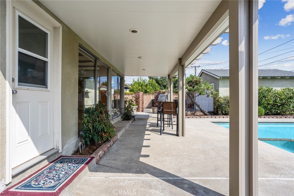 1040 E Comstock Avenue