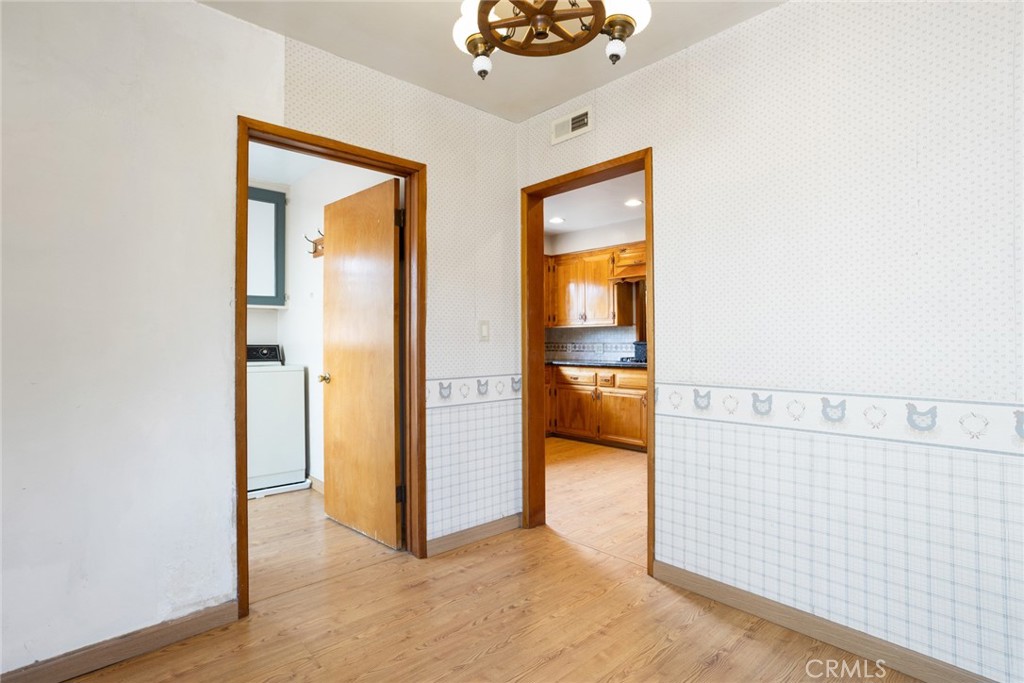 1040 E Comstock Avenue