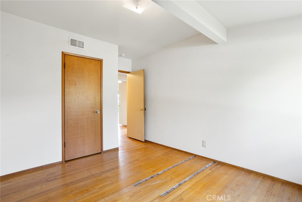 1040 E Comstock Avenue