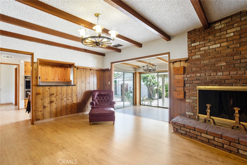 1040 E Comstock Avenue