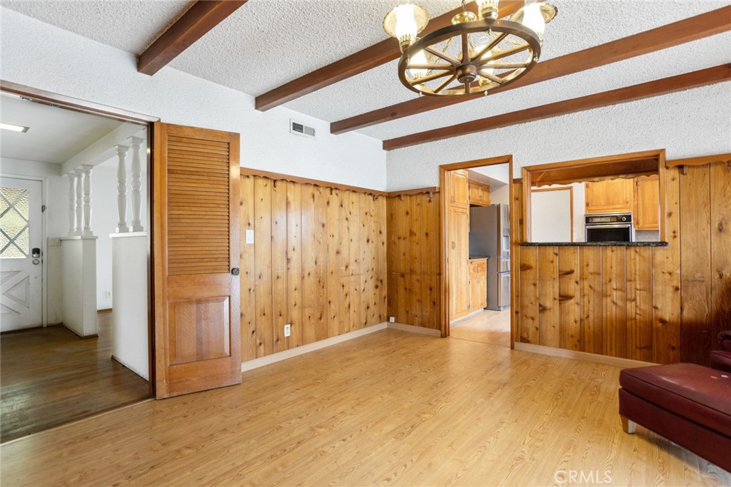 1040 E Comstock Avenue