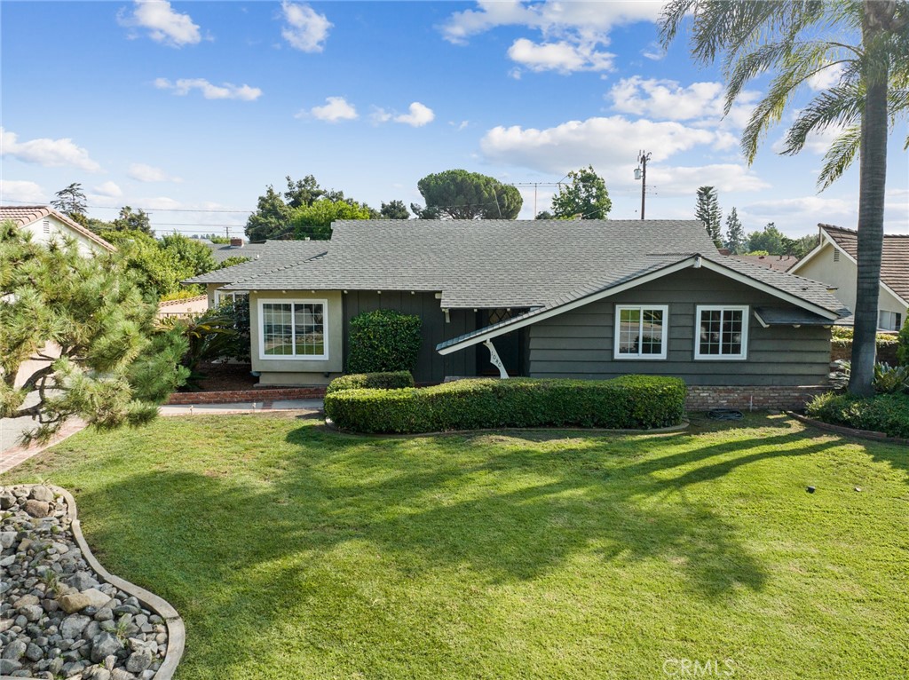 1040 E Comstock Avenue