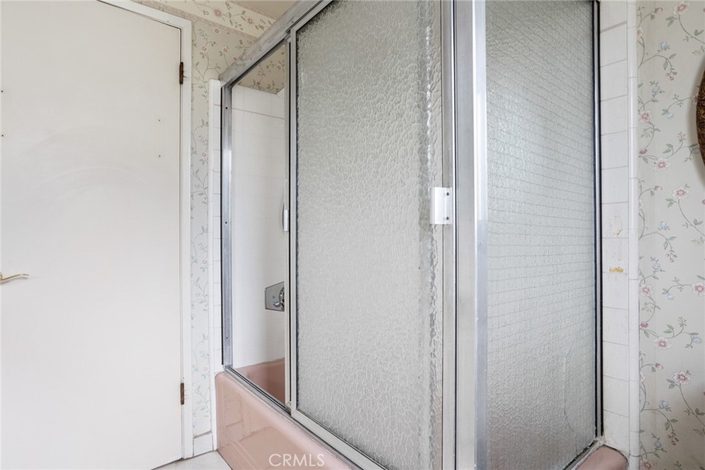 1040 E Comstock Avenue