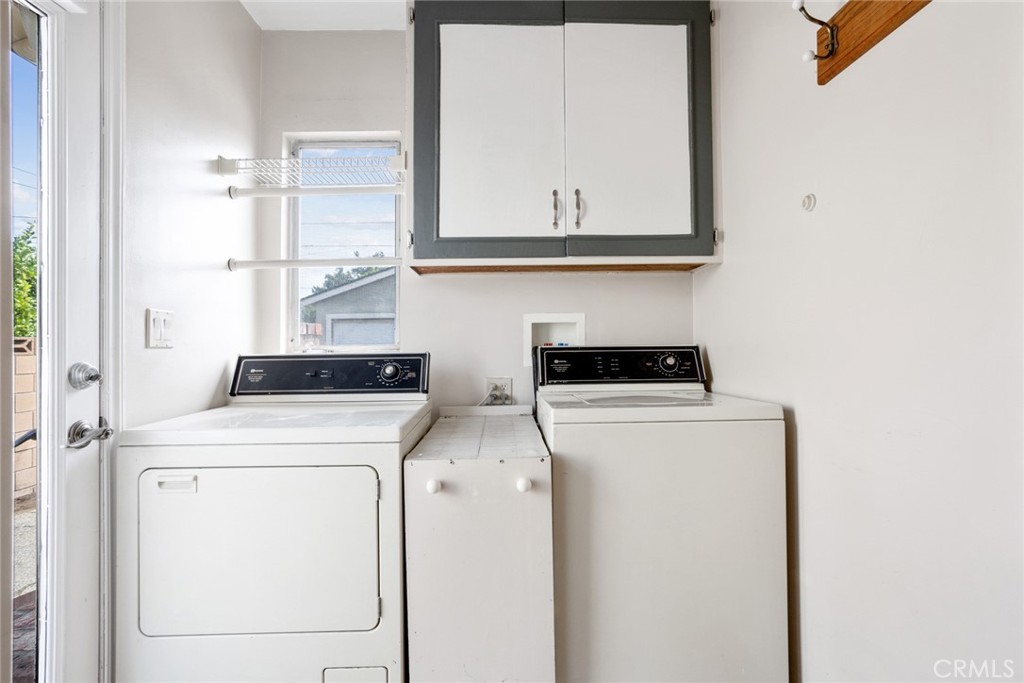 1040 E Comstock Avenue