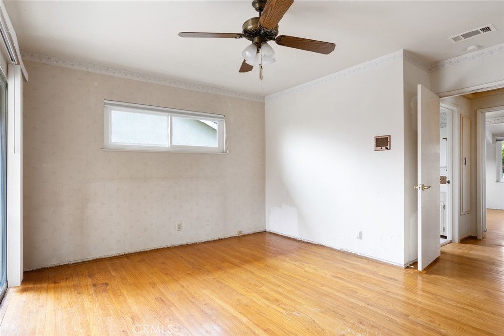 1040 E Comstock Avenue