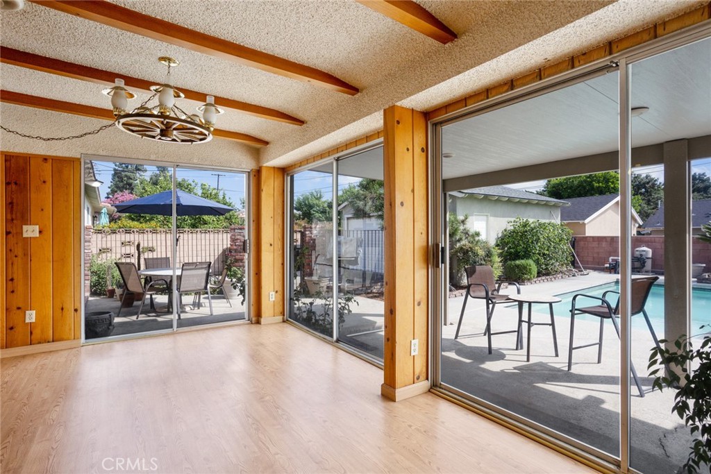 1040 E Comstock Avenue