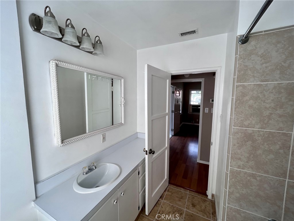 558 N Vermont Avenue