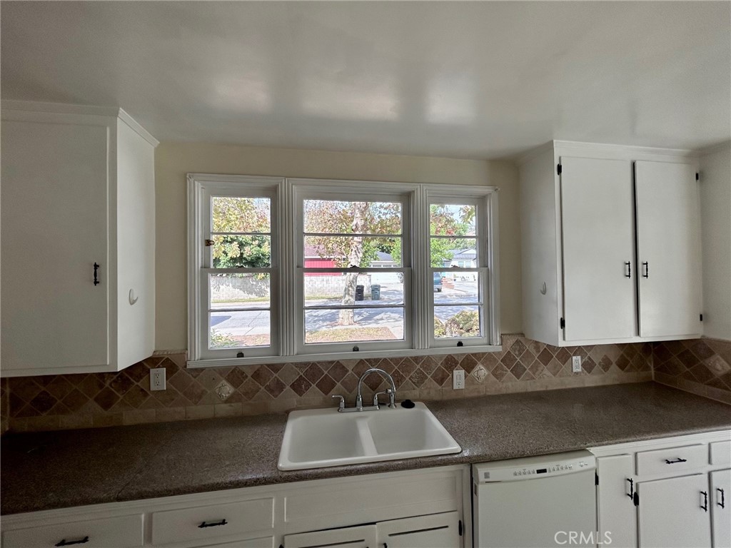 558 N Vermont Avenue