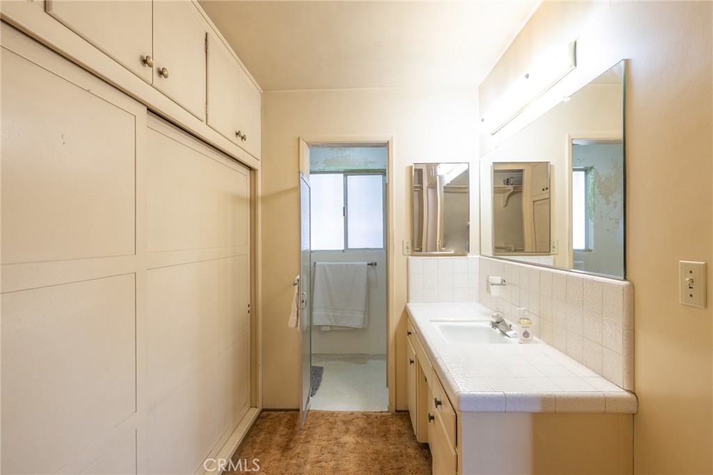 1065 W Grovecenter Street