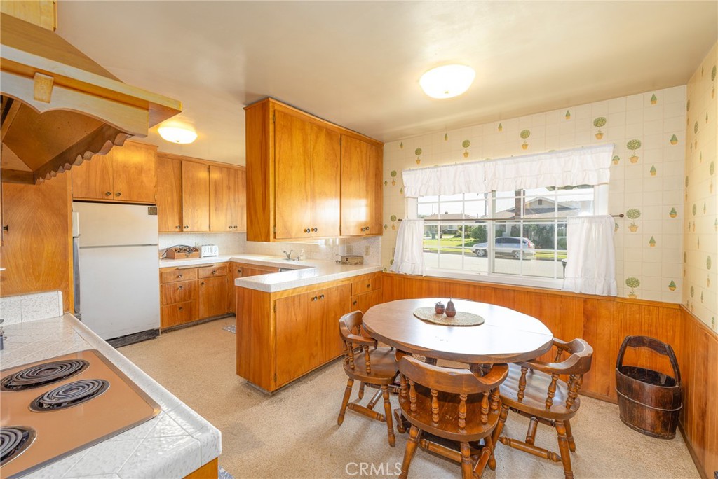 1065 W Grovecenter Street