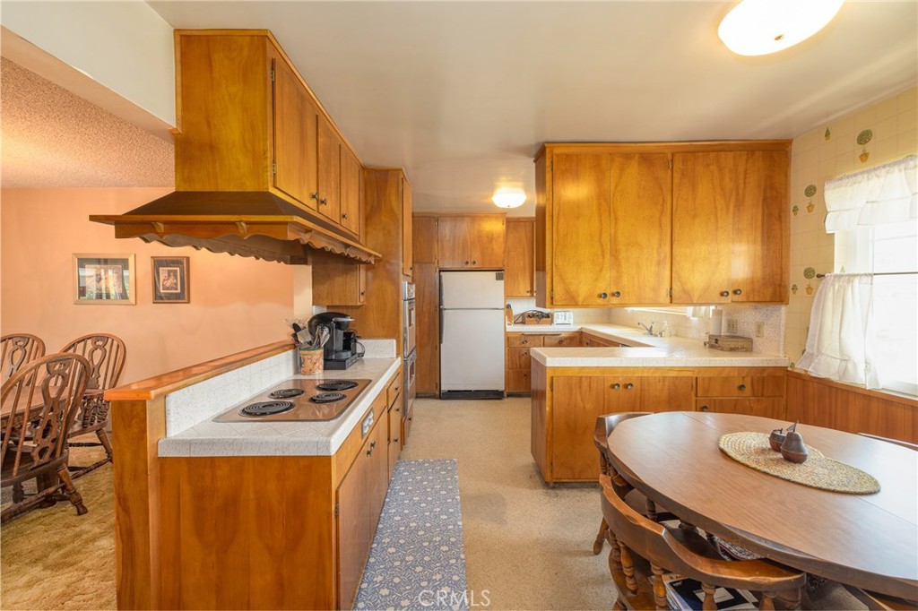 1065 W Grovecenter Street