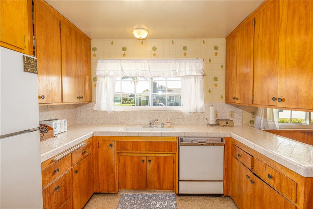 1065 W Grovecenter Street