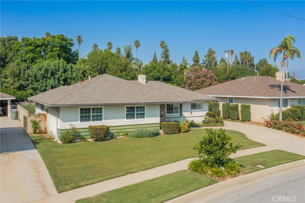 1065 W Grovecenter Street