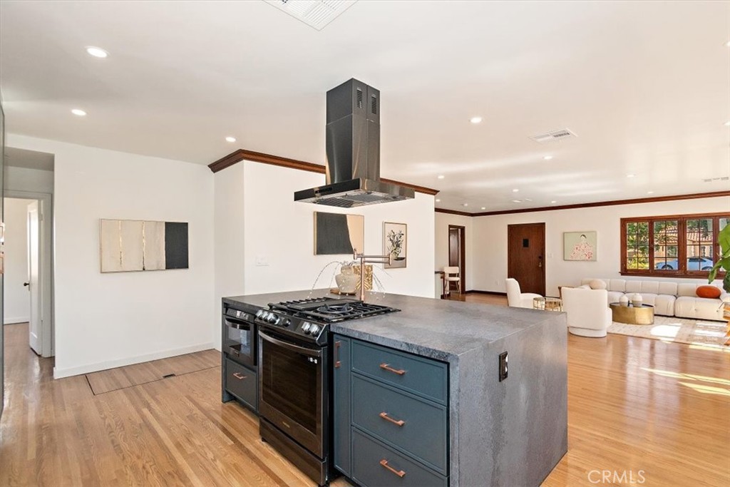 515 N Glendora Avenue