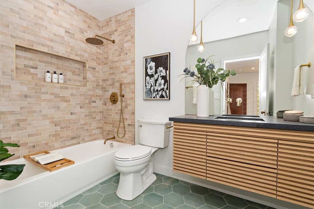 515 N Glendora Avenue