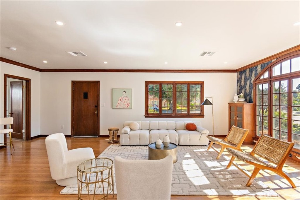 515 N Glendora Avenue