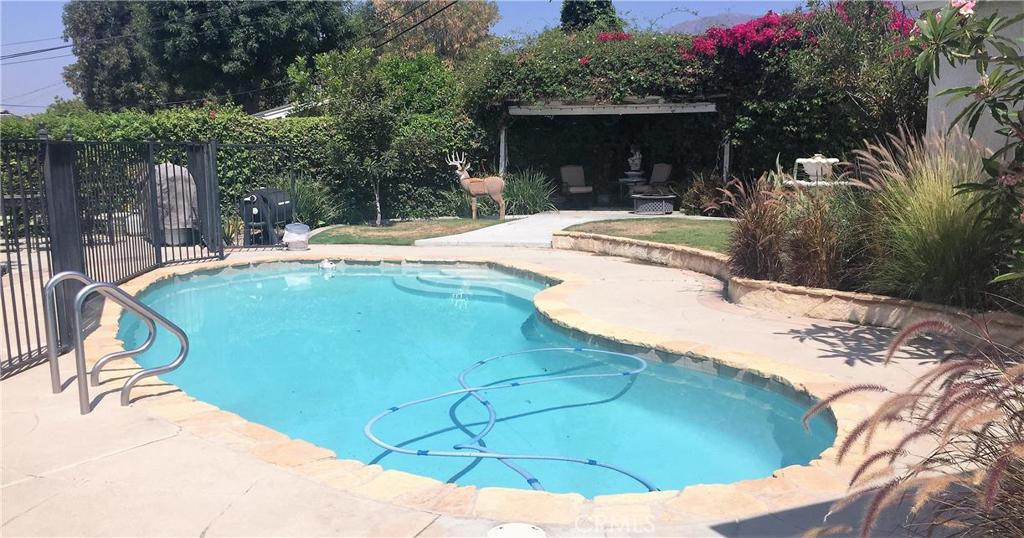 1151 E Comstock Avenue