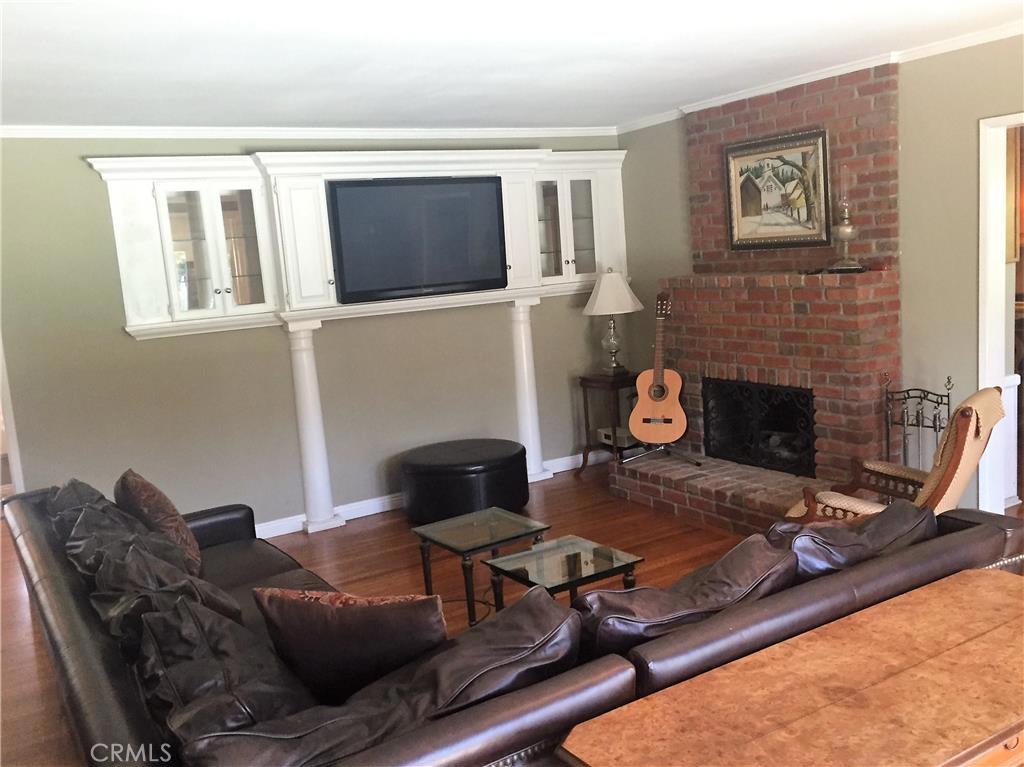 1151 E Comstock Avenue