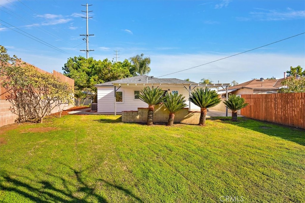 5569 N Rimsdale Avenue