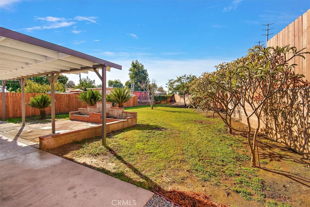 5569 N Rimsdale Avenue