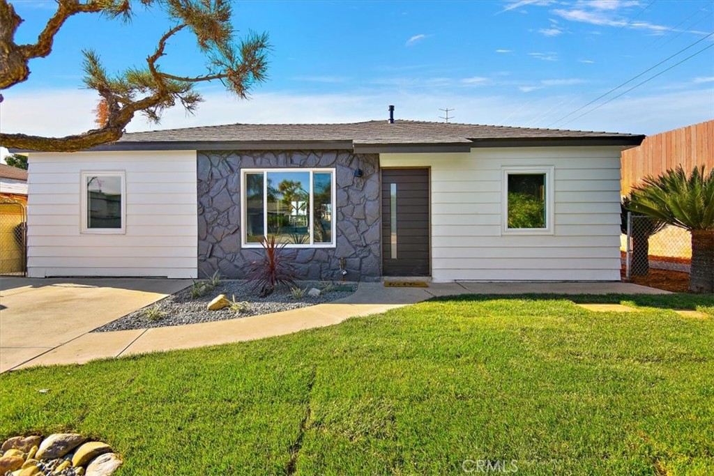 5569 N Rimsdale Avenue