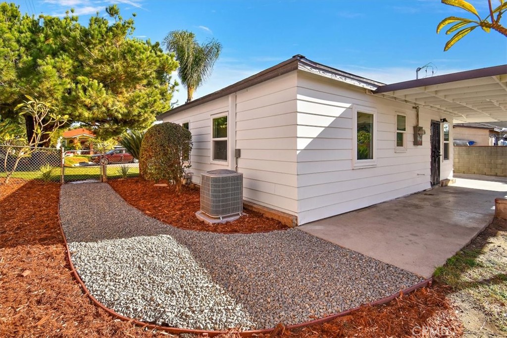 5569 N Rimsdale Avenue