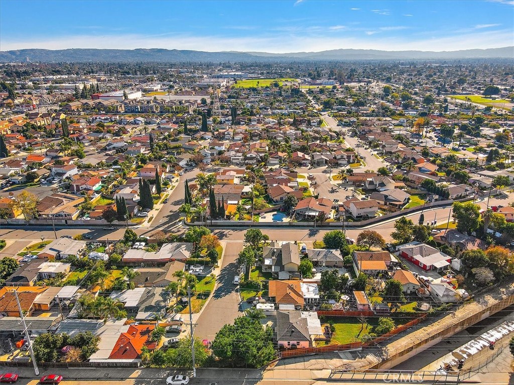 5569 N Rimsdale Avenue