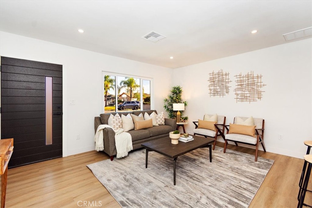 5569 N Rimsdale Avenue