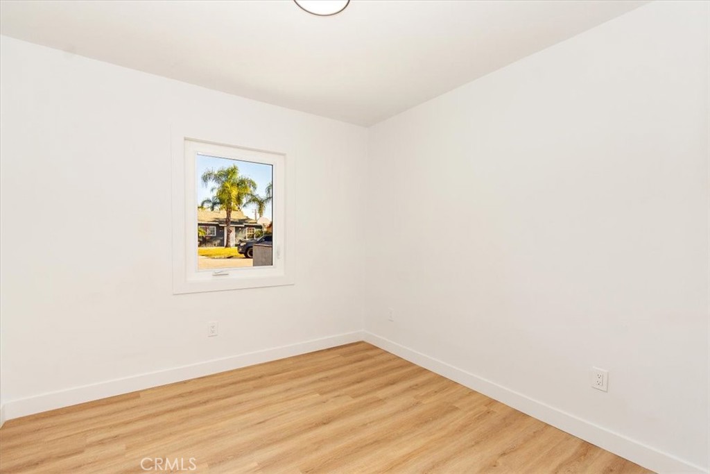 5569 N Rimsdale Avenue