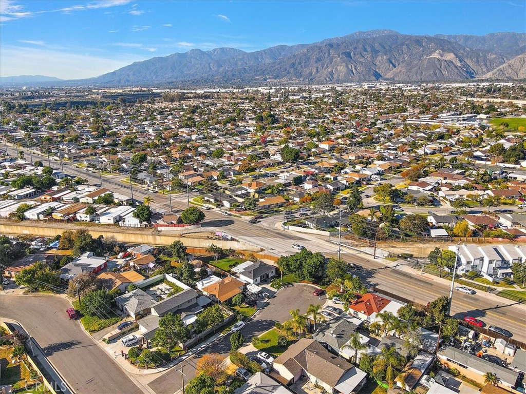 5569 N Rimsdale Avenue