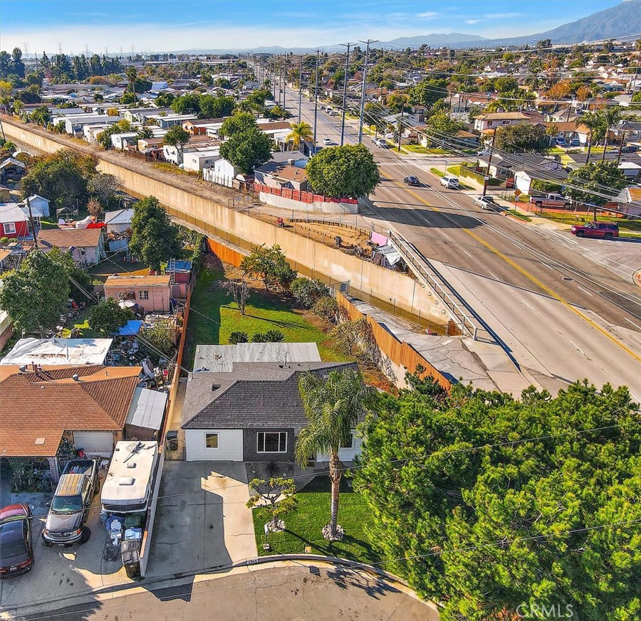 5569 N Rimsdale Avenue