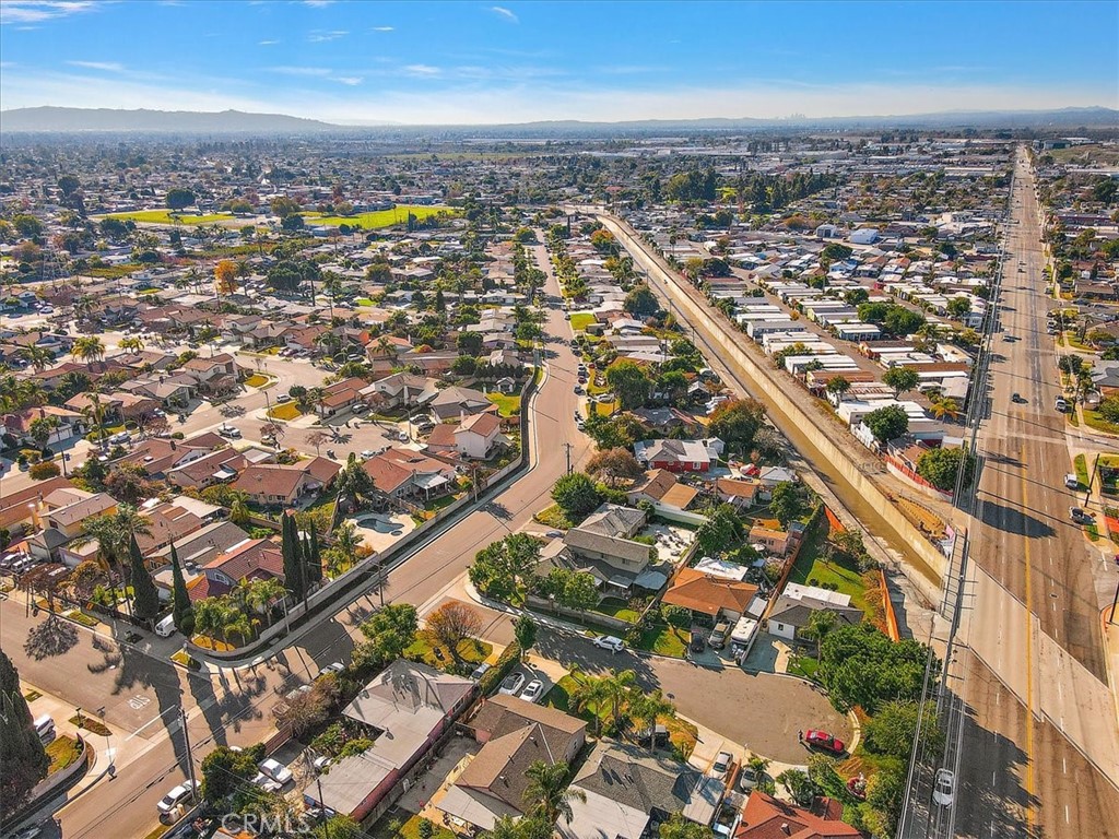 5569 N Rimsdale Avenue