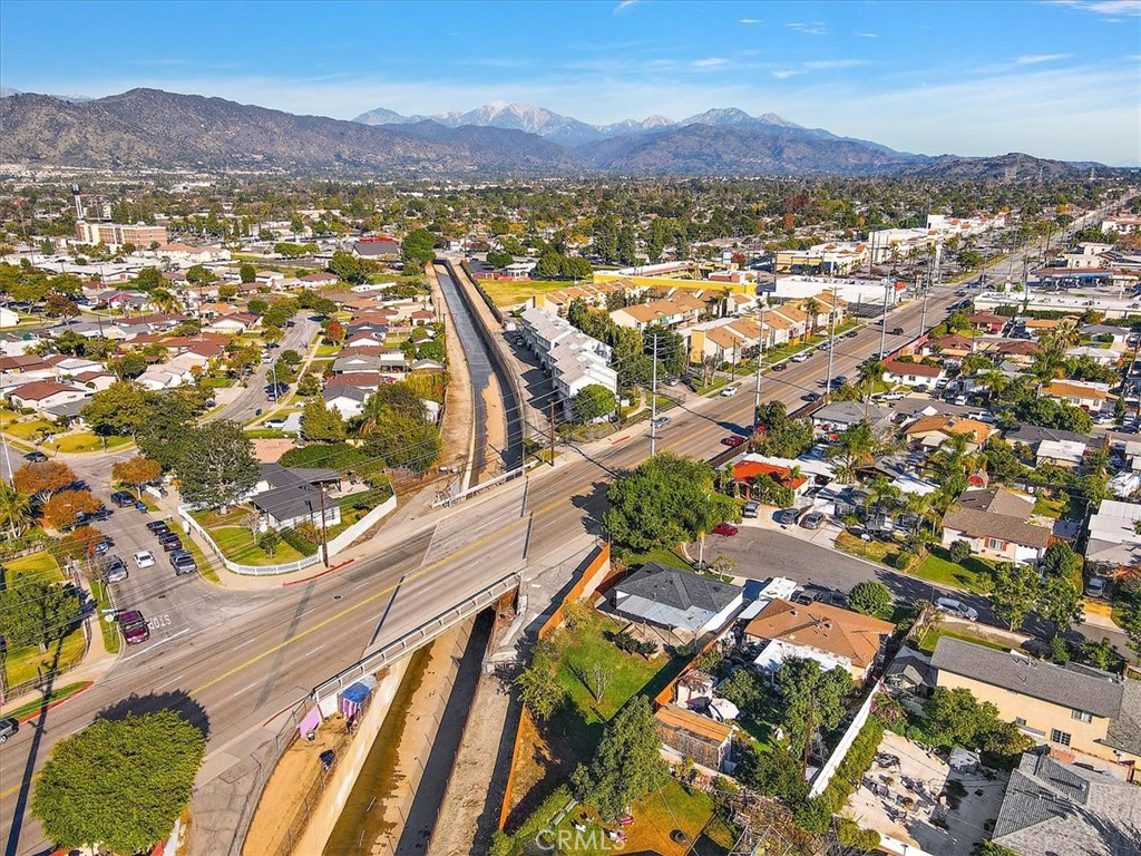 5569 N Rimsdale Avenue