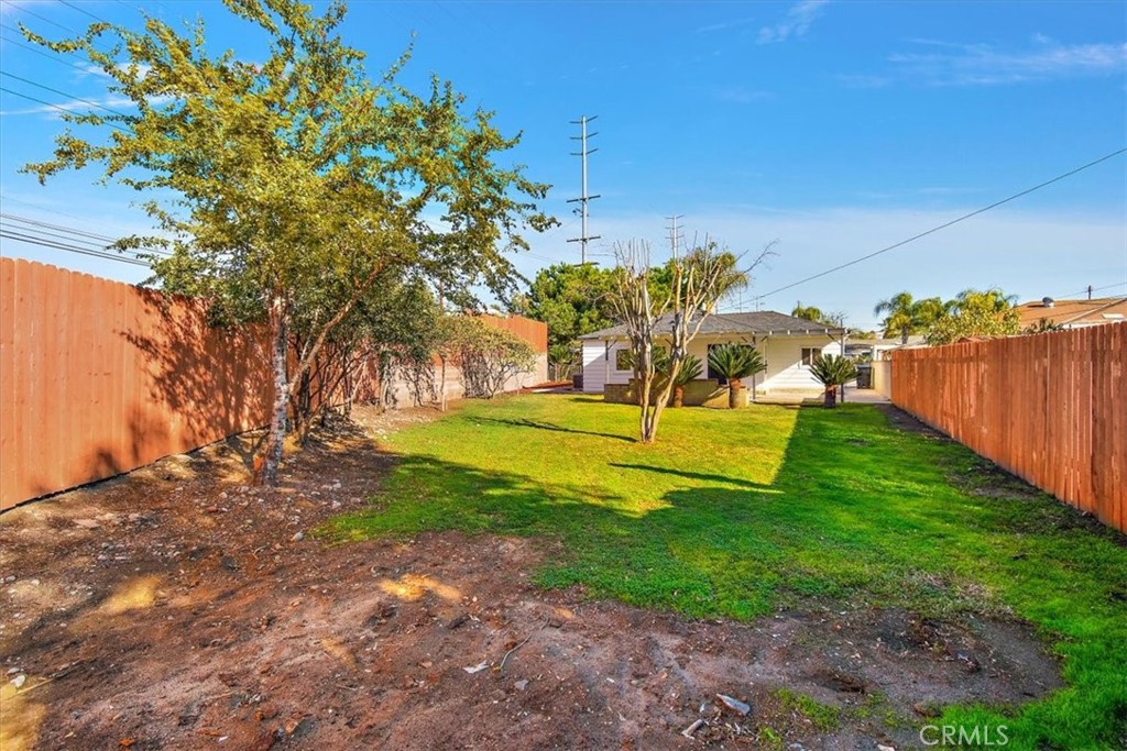 5569 N Rimsdale Avenue