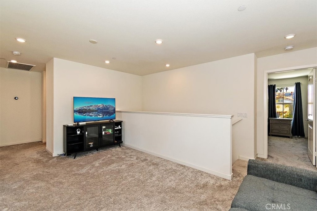 1046 W Buttercup Lane