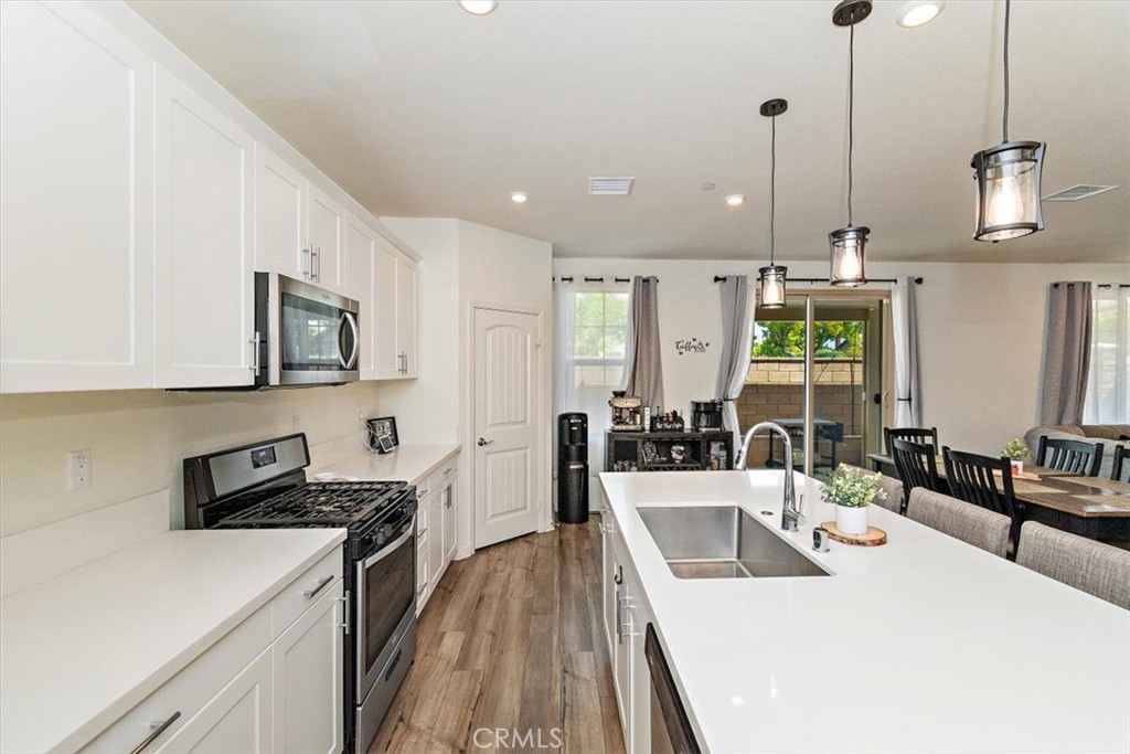 1046 W Buttercup Lane