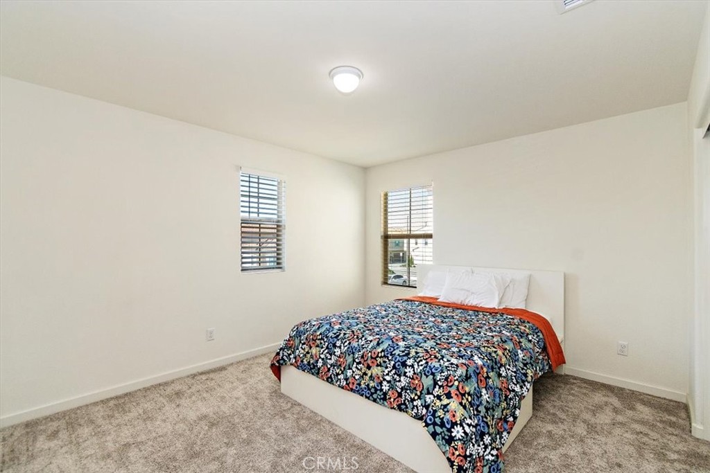 1046 W Buttercup Lane